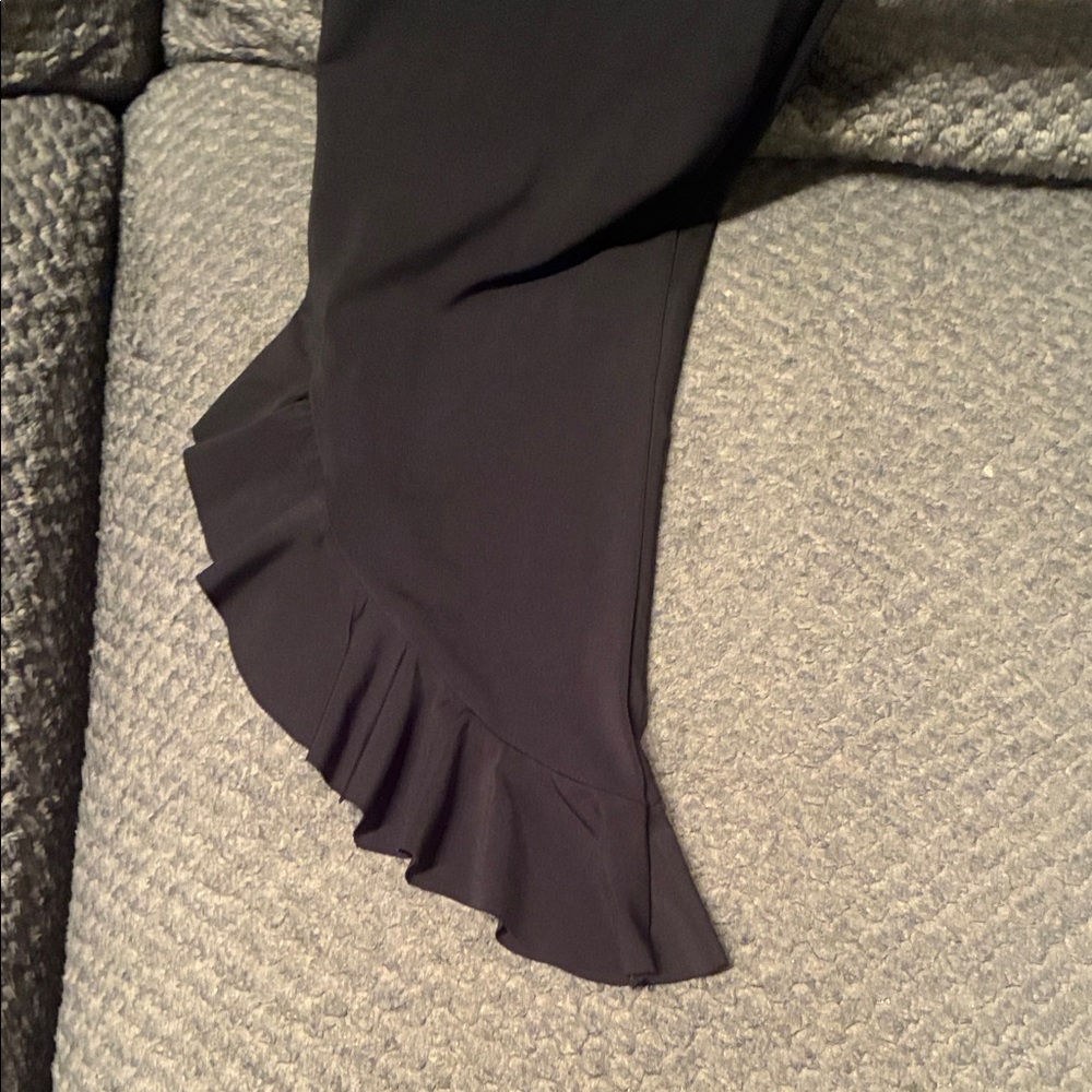 Black Ruffle Hem Leggings - Picture 2 of 2